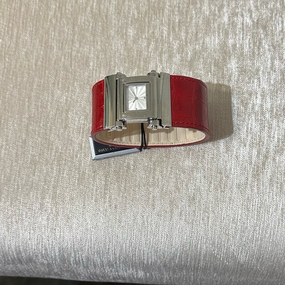 Gc Guess Collection Red Leather Signature Watch. - Picture 9 of 9
